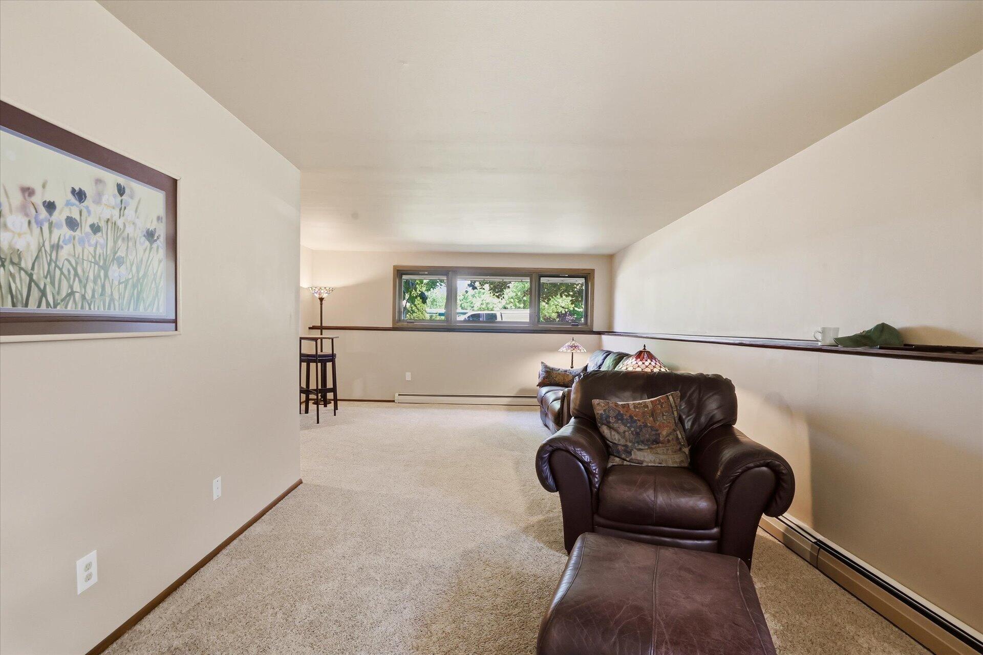 6085 Trail Ridge Drive Greendale, WI 53129 - Photo 16 of 34 Living Room