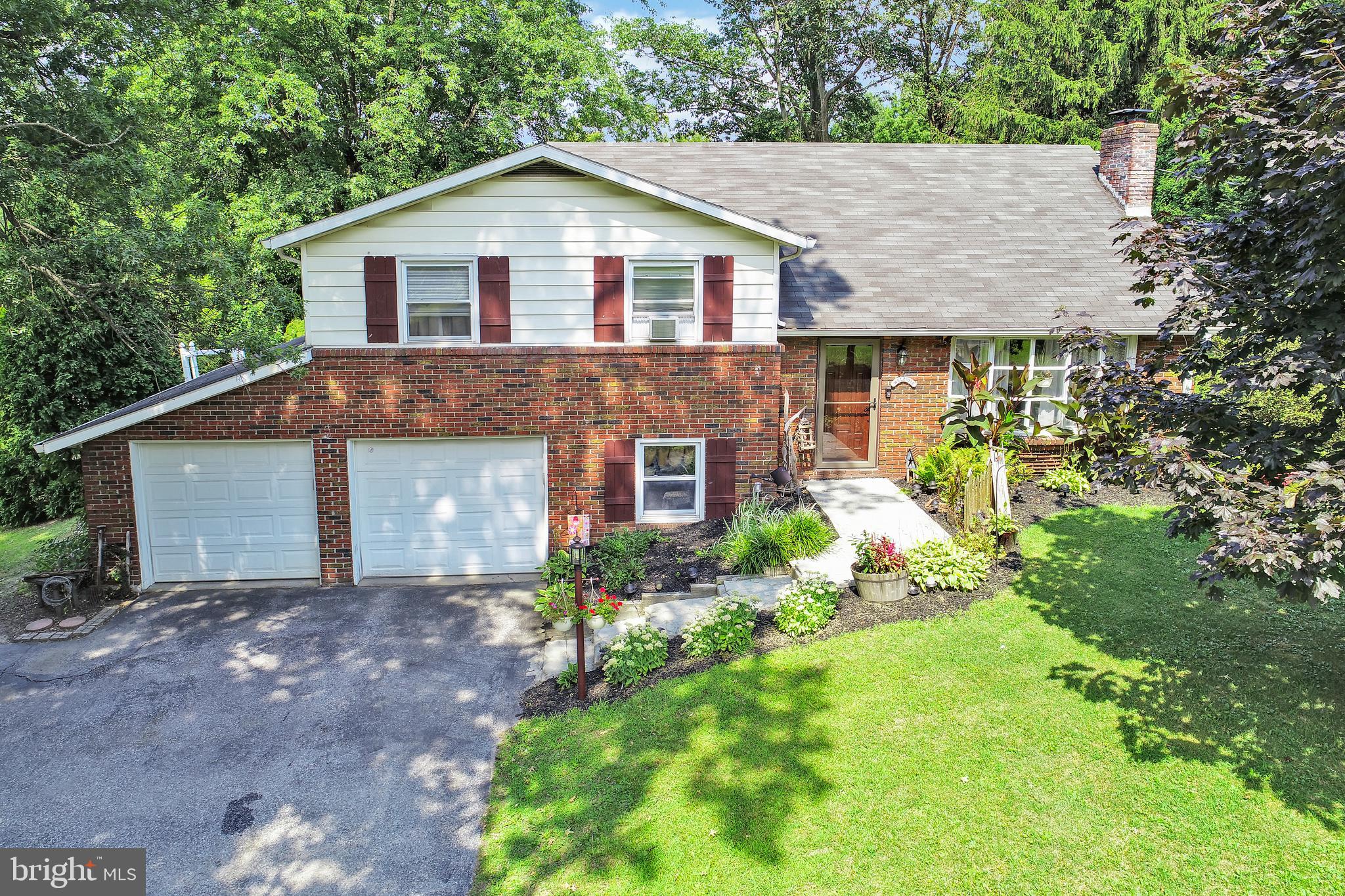 633 Locust Grove Road York, PA 17402 - Photo 1 of 58 Gallery Image 1