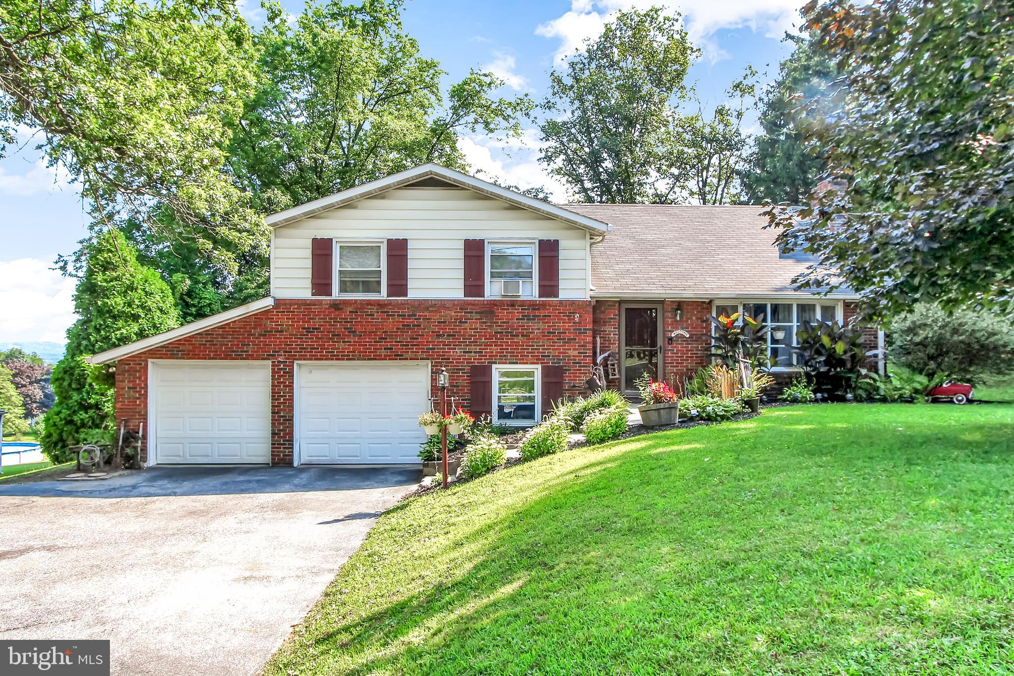 633 Locust Grove Road York, PA 17402 - Photo 2 of 58 Gallery Image 2