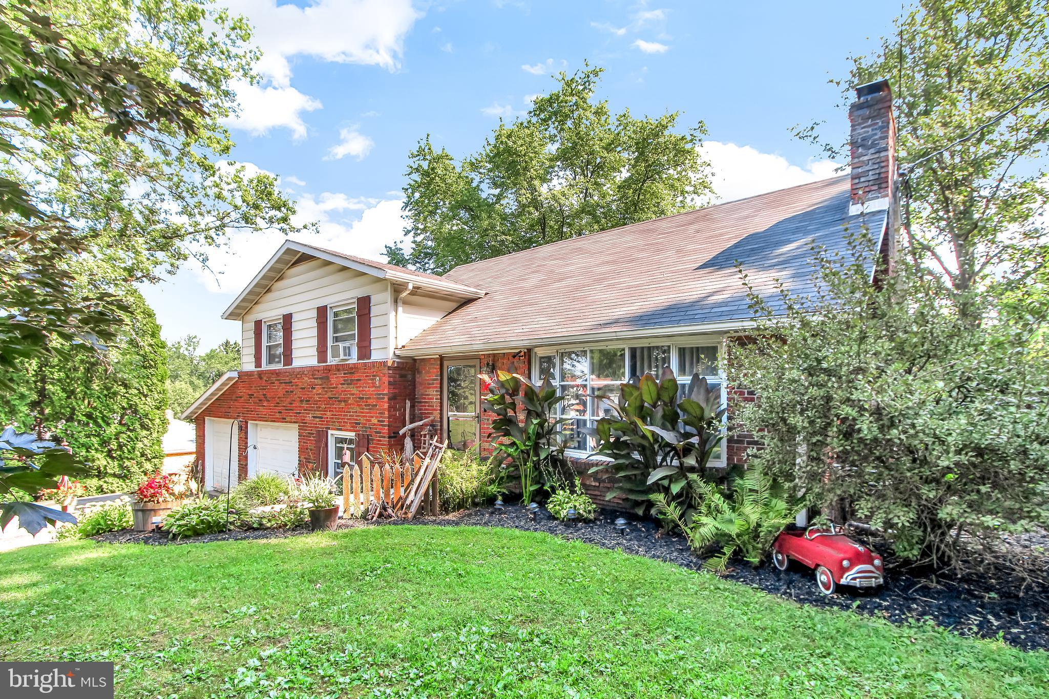 633 Locust Grove Road York, PA 17402 - Photo 3 of 58 Gallery Image 3