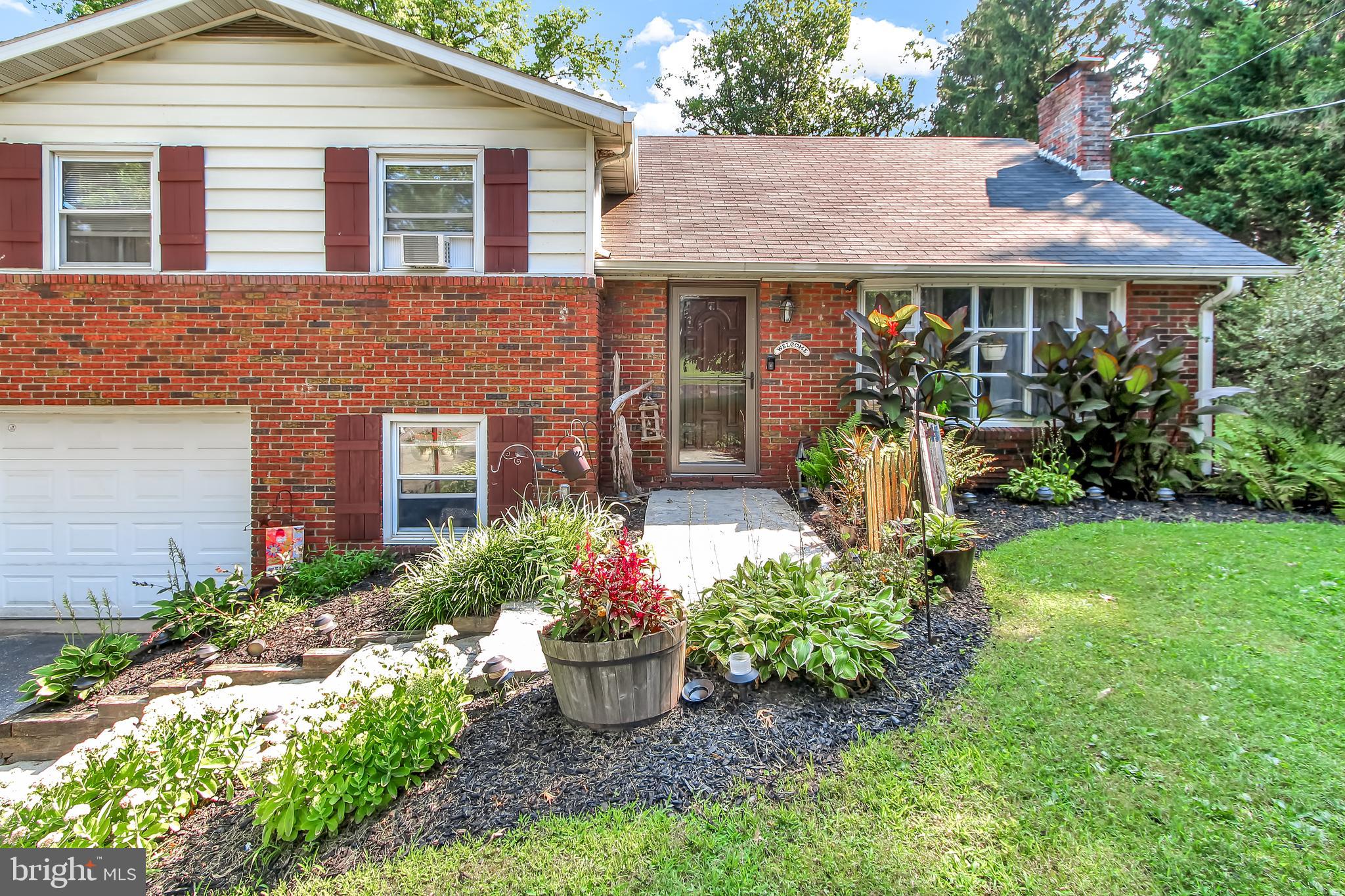633 Locust Grove Road York, PA 17402 - Photo 4 of 58 Gallery Image 4