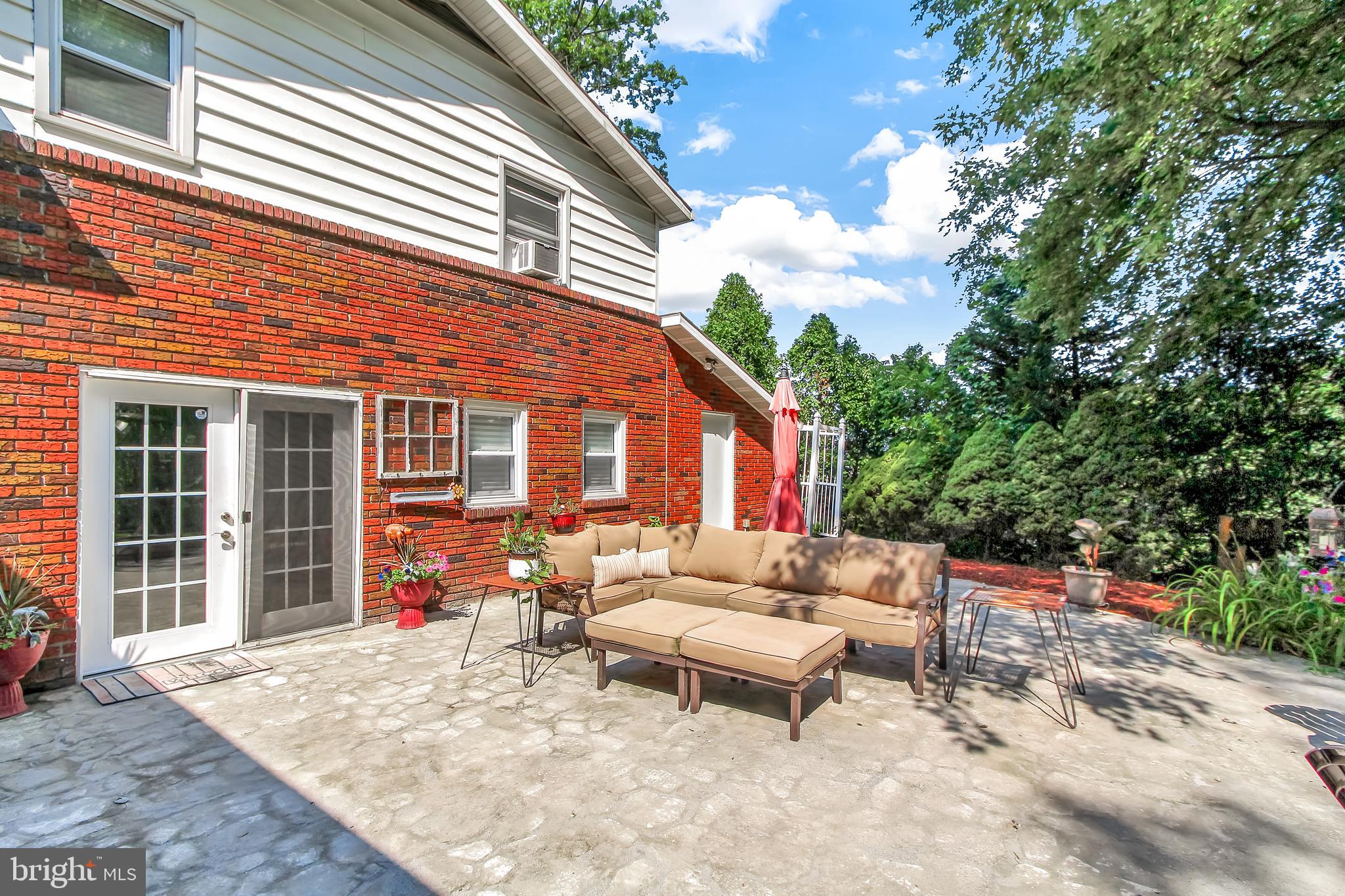 633 Locust Grove Road York, PA 17402 - Photo 8 of 58 Gallery Image 8