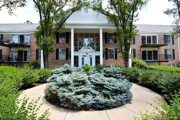 $135,000 | 75 Atterbury Boulevard, Unit 214, Hudson, OH 44236