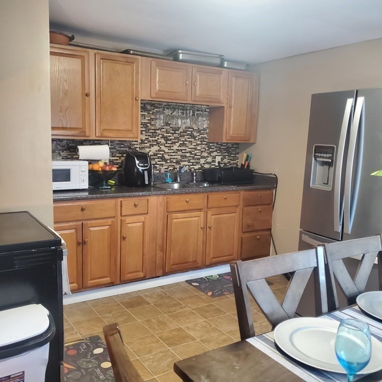 79 Tavistock Street Springfield, MA 01119 - Photo 3 of 9