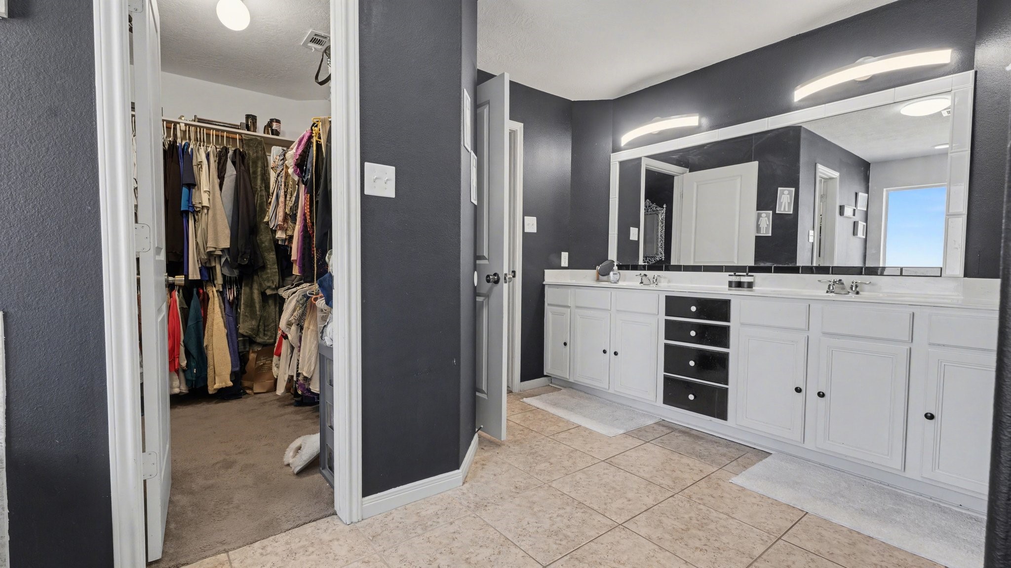 210 Milo Street Dayton, TX 77535 - Photo 14 of 24 Primary bath w/ walk in closet