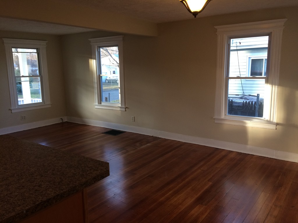 47 Wilton Street Springfield, MA 01109 - Photo 3 of 5