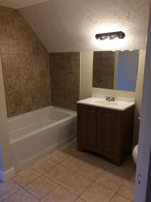 47 Wilton Street Springfield, MA 01109 - Photo 5 of 5