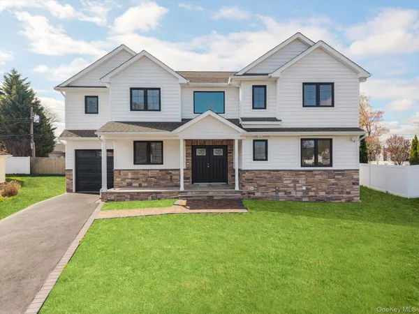 $1,899,888 | 10 Faye Court, Plainview, NY 11803
