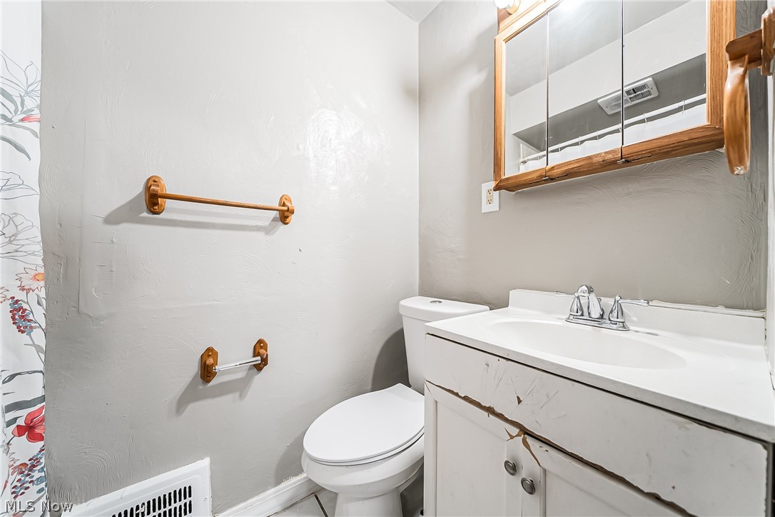 17008 Ridgeton Drive Cleveland, OH 44128 - Photo 17 of 34 Gallery Image 17