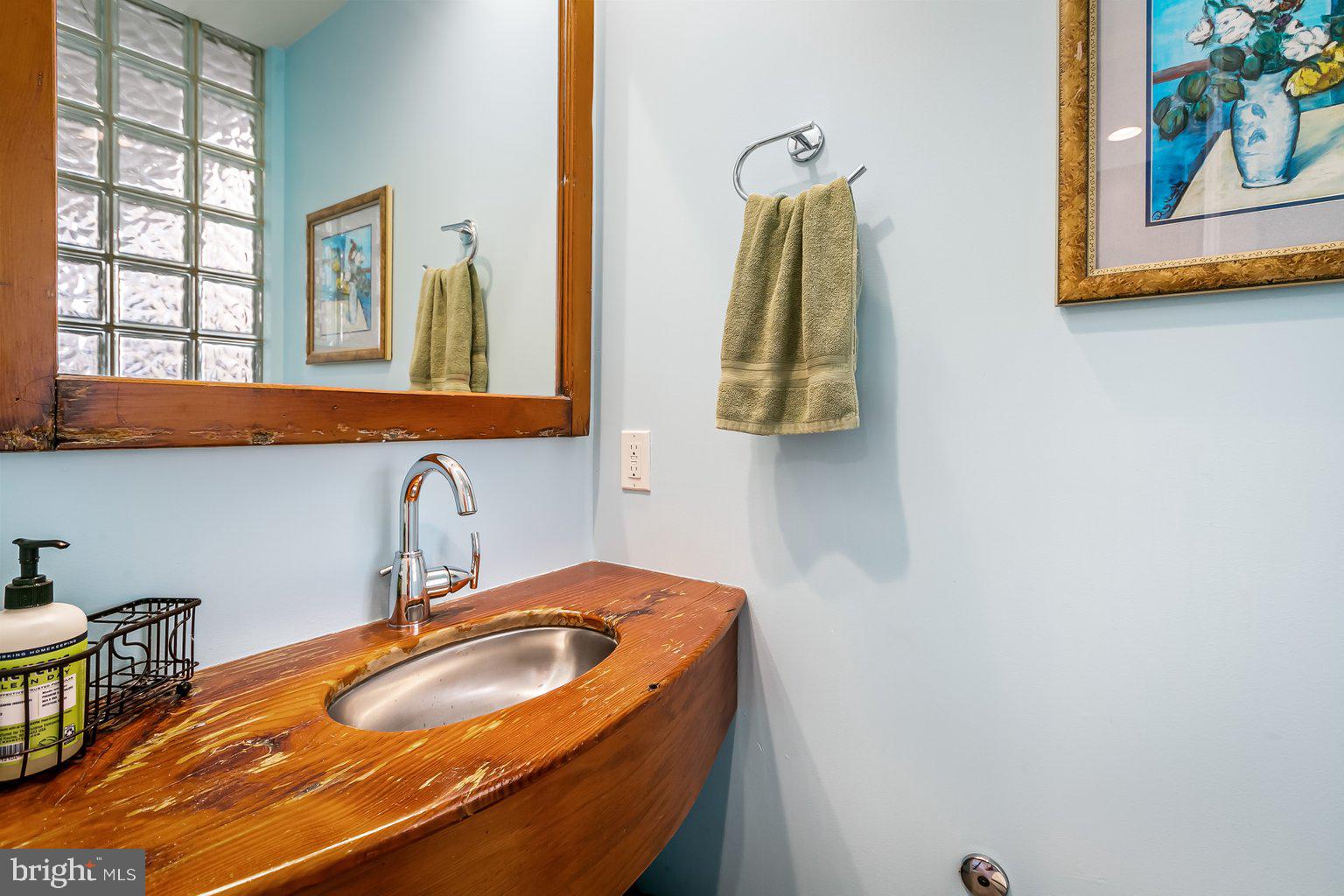 1243 Riverside Avenue Baltimore, MD 21230 - Photo 15 of 81 powder room