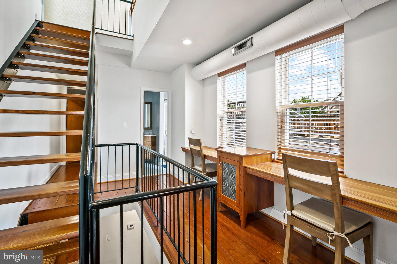 1243 Riverside Avenue Baltimore, MD 21230 - Photo 31 of 81 3rd floor workspace/hallway