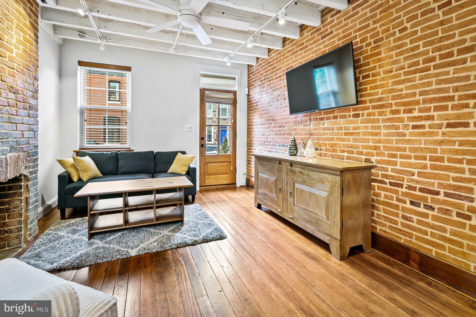 1243 Riverside Avenue Baltimore, MD 21230 - Photo 4 of 81 living room
