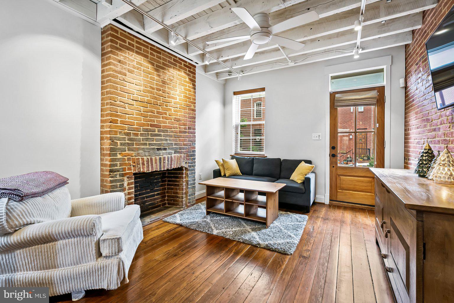 1243 Riverside Avenue Baltimore, MD 21230 - Photo 5 of 81 living room