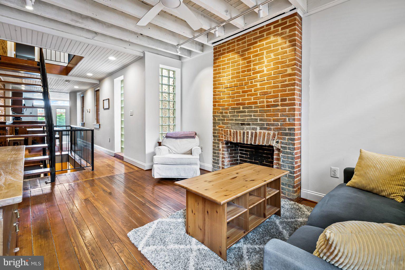 1243 Riverside Avenue Baltimore, MD 21230 - Photo 6 of 81 living room