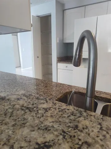 $2,000 | 901 Peninsula Road, Tarpon Springs, FL 34689