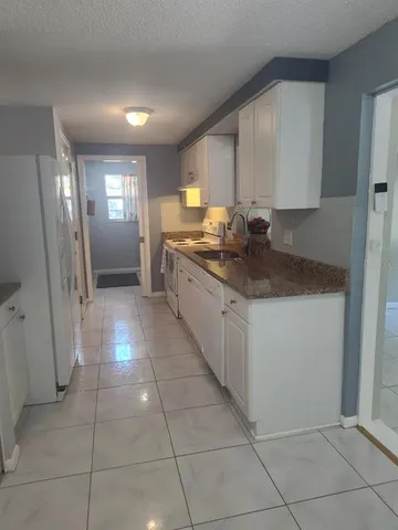 $2,000 | 901 Peninsula Road, Tarpon Springs, FL 34689