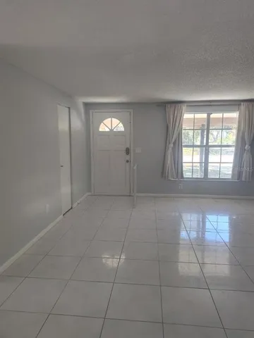 $2,000 | 901 Peninsula Road, Tarpon Springs, FL 34689