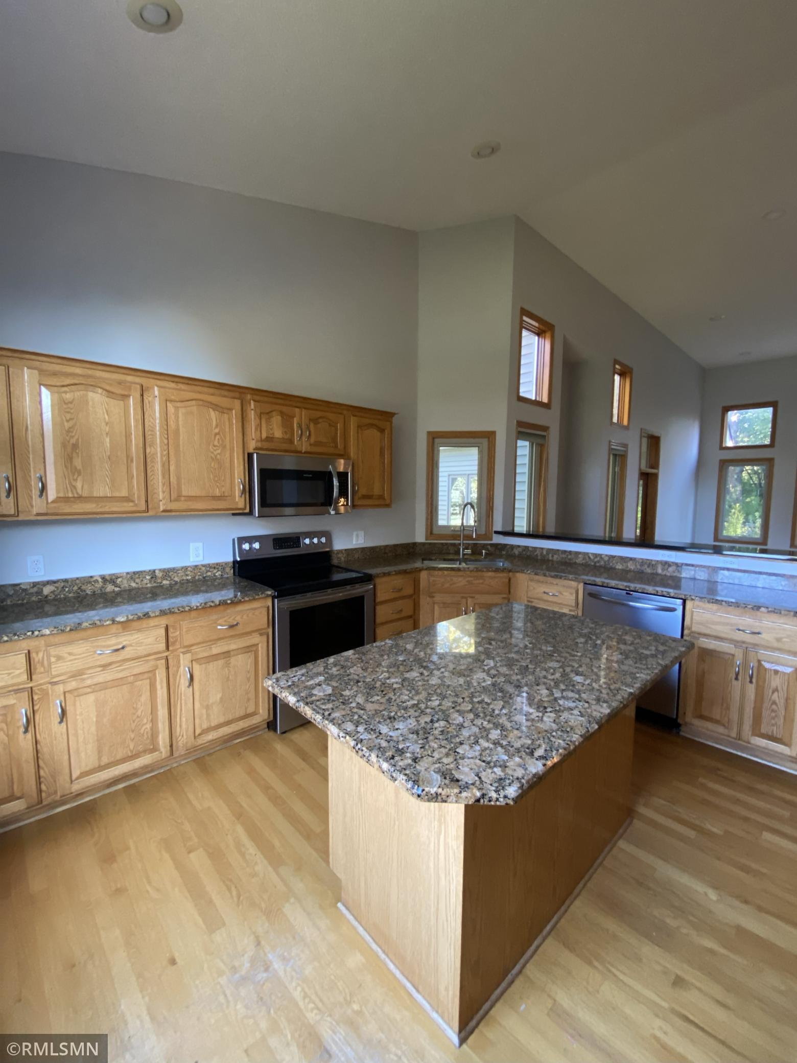 3572 Bailey Ridge Alcove Woodbury, MN 55125 - Photo 5 of 33