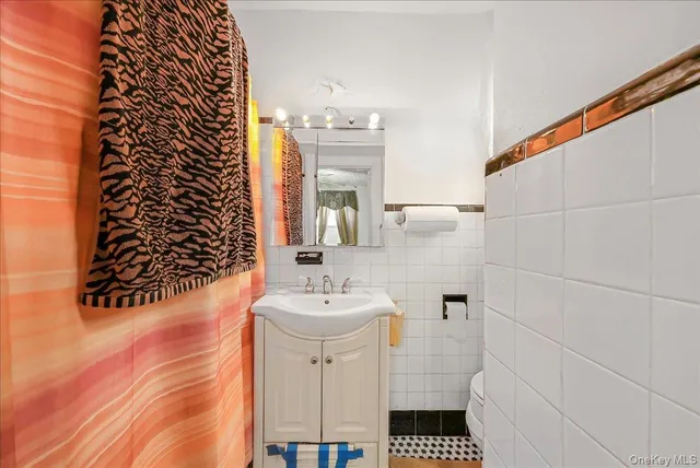 $750,000 | 4116 Wilder Avenue | Wakefield