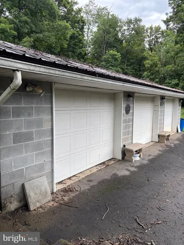 a view of a car park in front of house