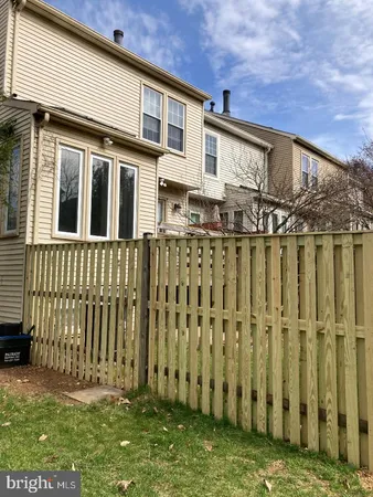 $3,200 | 6142 Joust Lane, Alexandria, VA 22315