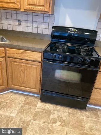 $3,200 | 6142 Joust Lane, Alexandria, VA 22315