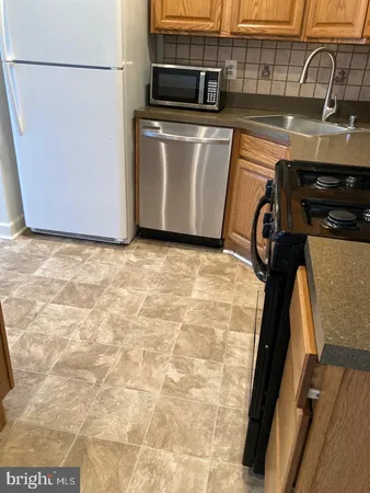 $3,200 | 6142 Joust Lane, Alexandria, VA 22315
