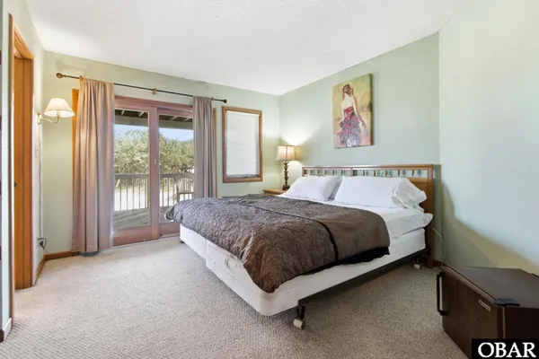 $1,100,000 | 1044 Whalehead Drive, Corolla, NC 27927