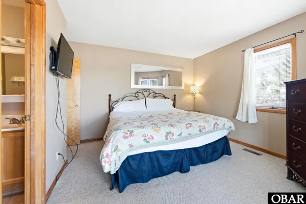 $1,100,000 | 1044 Whalehead Drive, Corolla, NC 27927