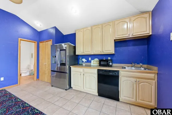 $1,100,000 | 1044 Whalehead Drive, Corolla, NC 27927