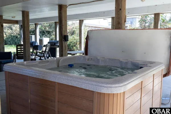 $1,100,000 | 1044 Whalehead Drive, Corolla, NC 27927