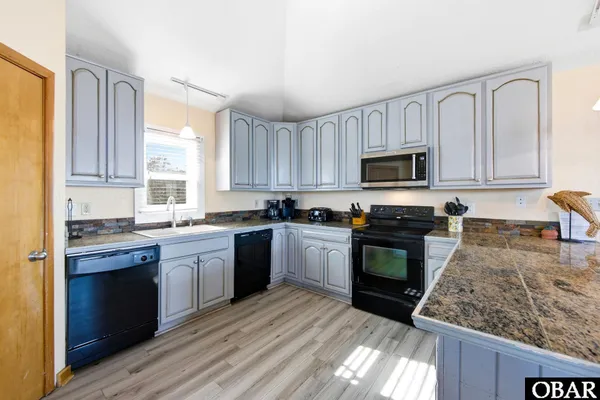 $1,100,000 | 1044 Whalehead Drive, Corolla, NC 27927