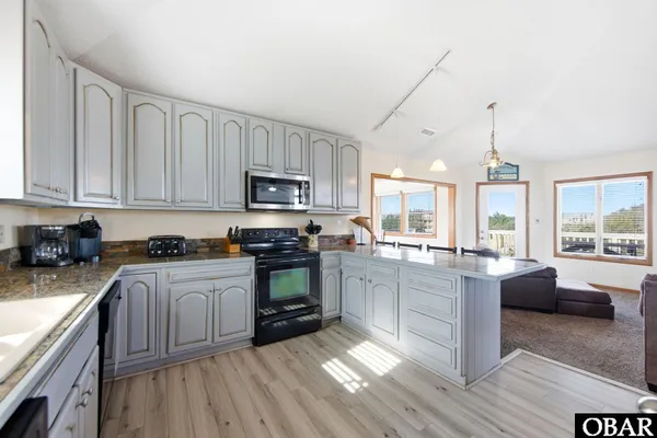 $1,100,000 | 1044 Whalehead Drive, Corolla, NC 27927
