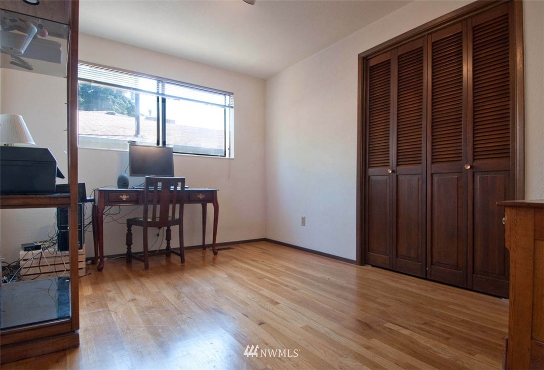 13706 139th Avenue Southeast Renton, WA 98059 - Photo 11 of 18