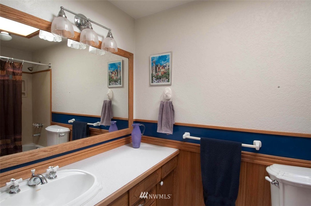 13706 139th Avenue Southeast Renton, WA 98059 - Photo 14 of 18