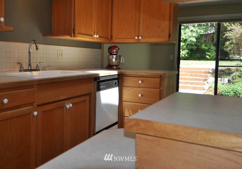 13706 139th Avenue Southeast Renton, WA 98059 - Photo 7 of 18