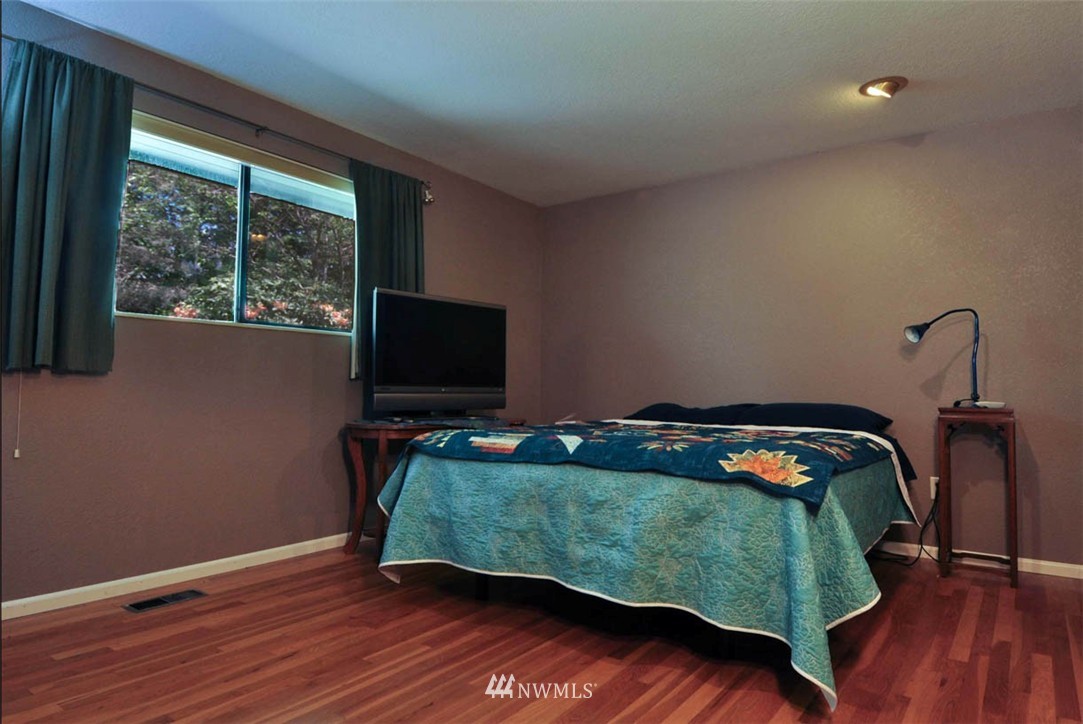 13706 139th Avenue Southeast Renton, WA 98059 - Photo 8 of 18