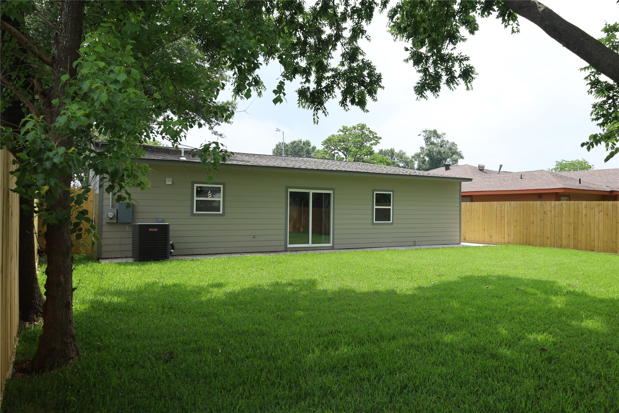 4047 Juliet Street Houston, TX 77087 - Photo 37 of 38 a house view with a garden space