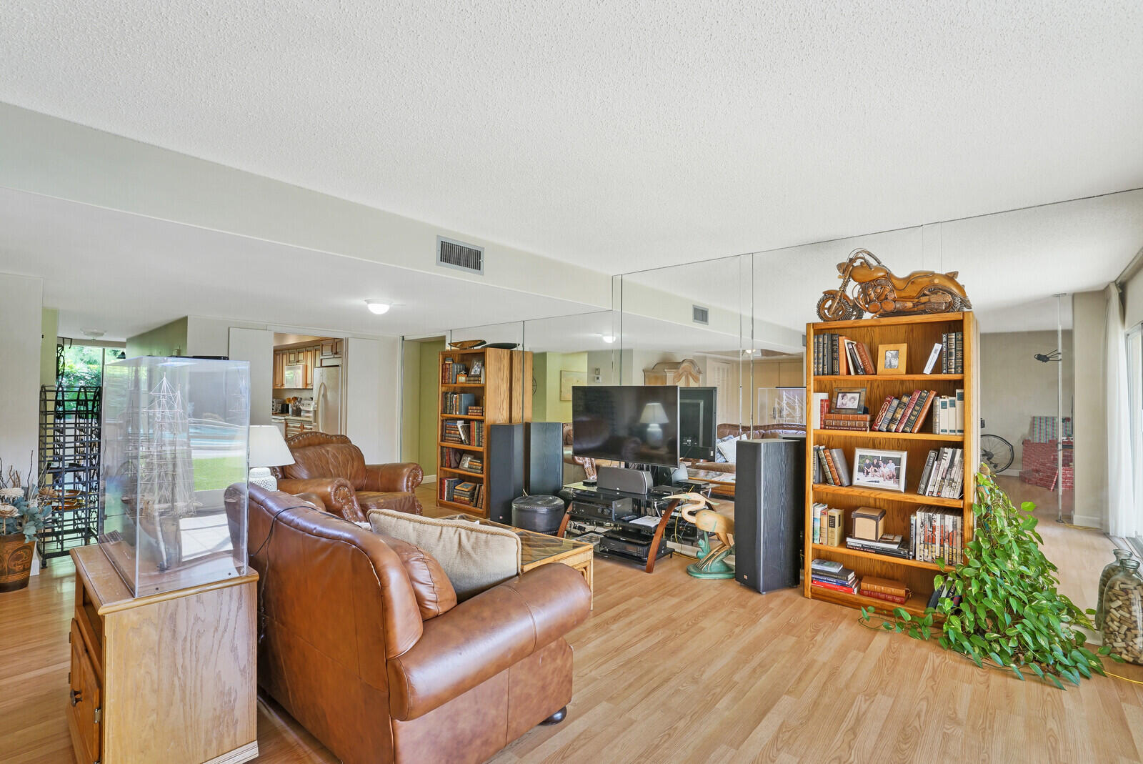 1100 Surf Road, Unit 106 Singer Island, FL 33404 - Photo 8 of 39 living area