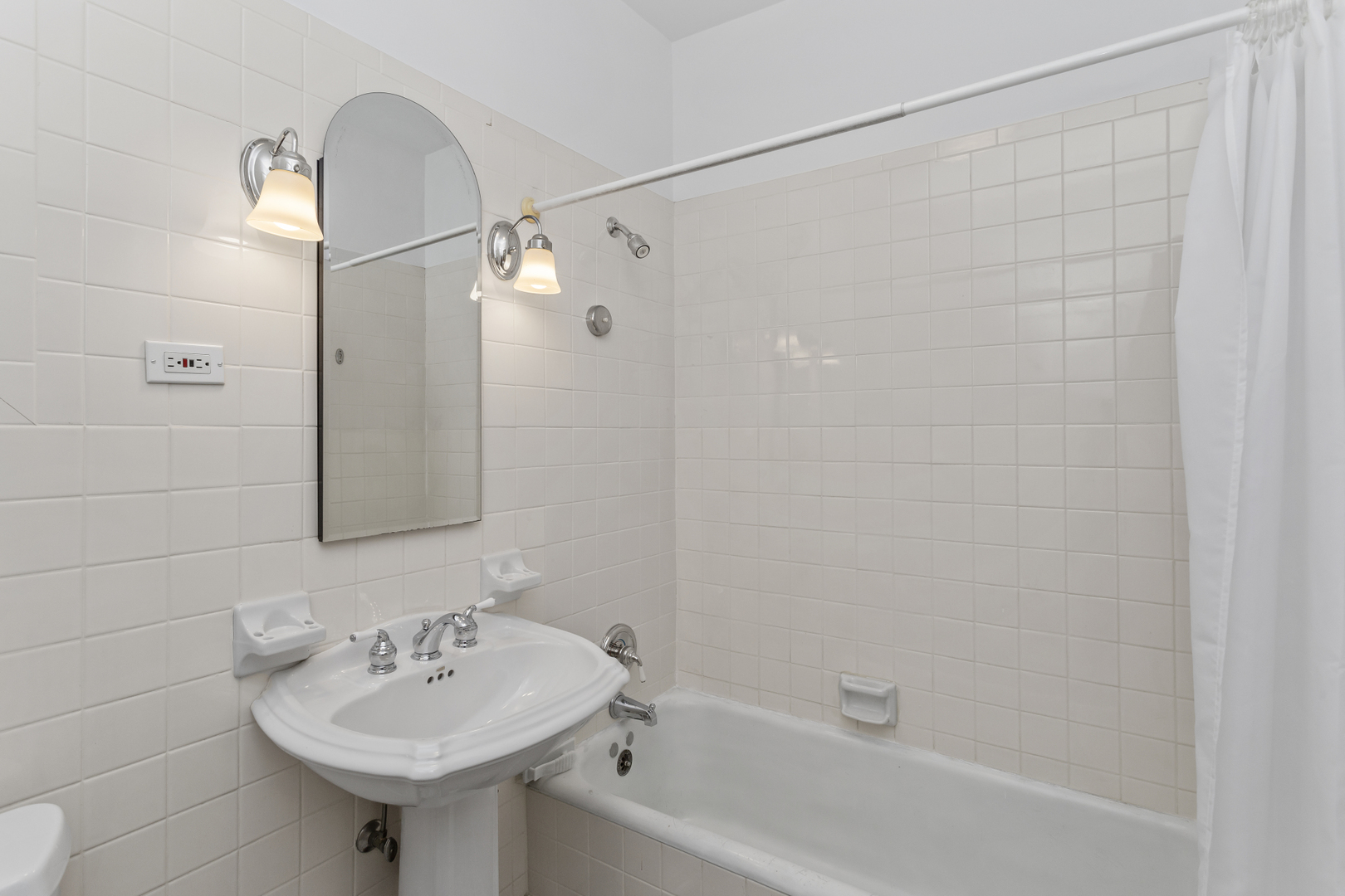 497 Sheridan Road, Unit 3 Evanston, IL 60202 - Photo 12 of 22 Gallery Image 12
