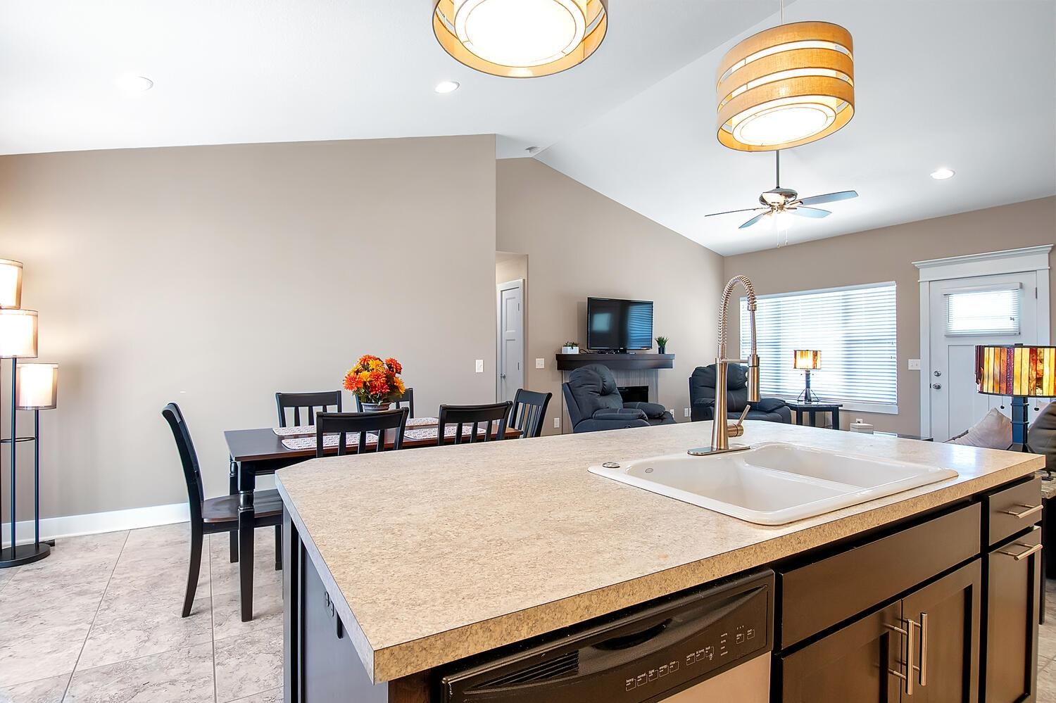 302 Springlake Court Newton, KS 67114 - Photo 12 of 34