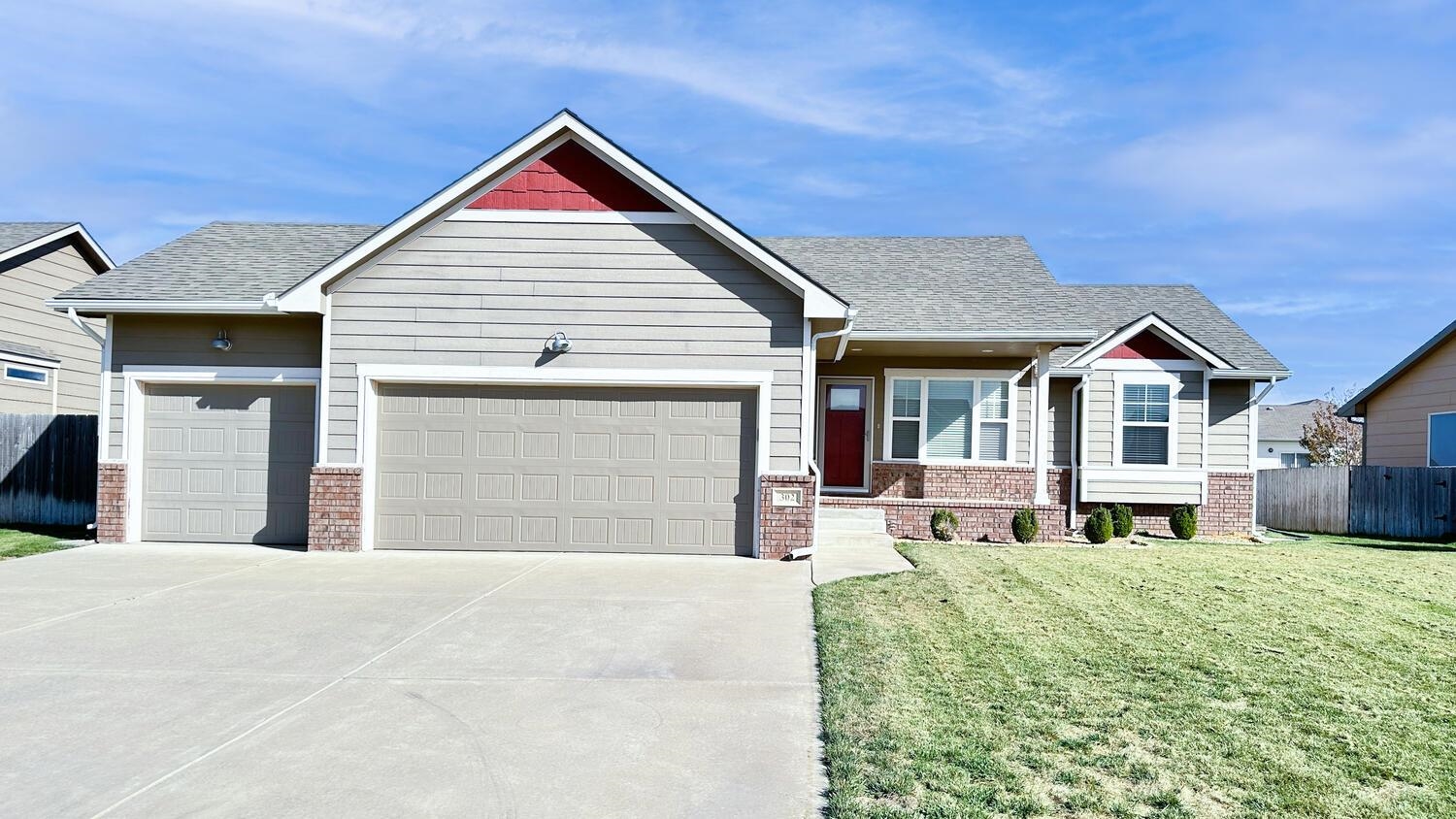 302 Springlake Court Newton, KS 67114 - Photo 2 of 34