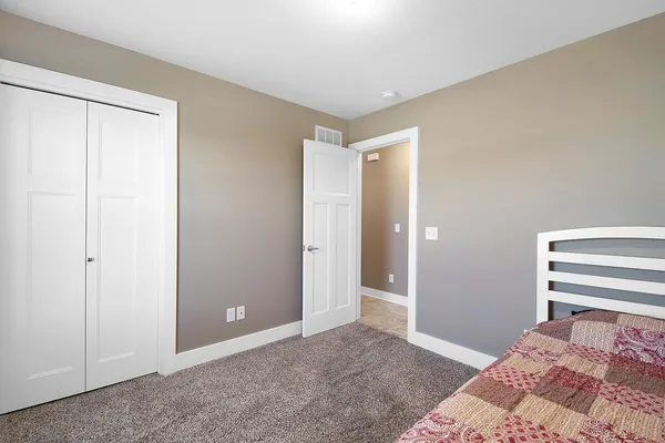 $279,900 | 302 Springlake Court, Newton, KS 67114
