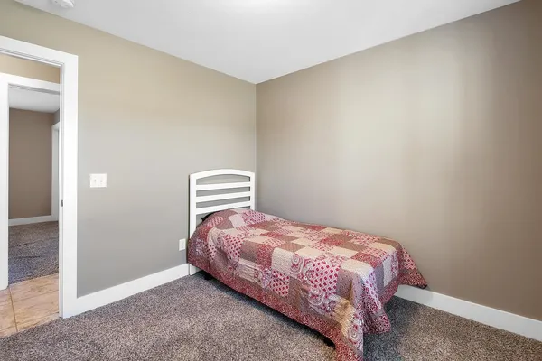 $279,900 | 302 Springlake Court, Newton, KS 67114