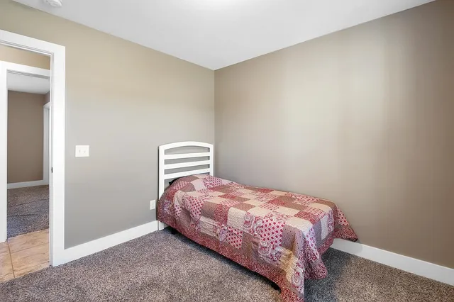 $279,900 | 302 Springlake Court, Newton, KS 67114