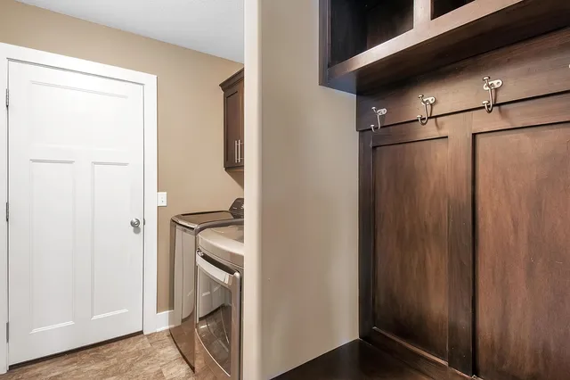 $279,900 | 302 Springlake Court, Newton, KS 67114