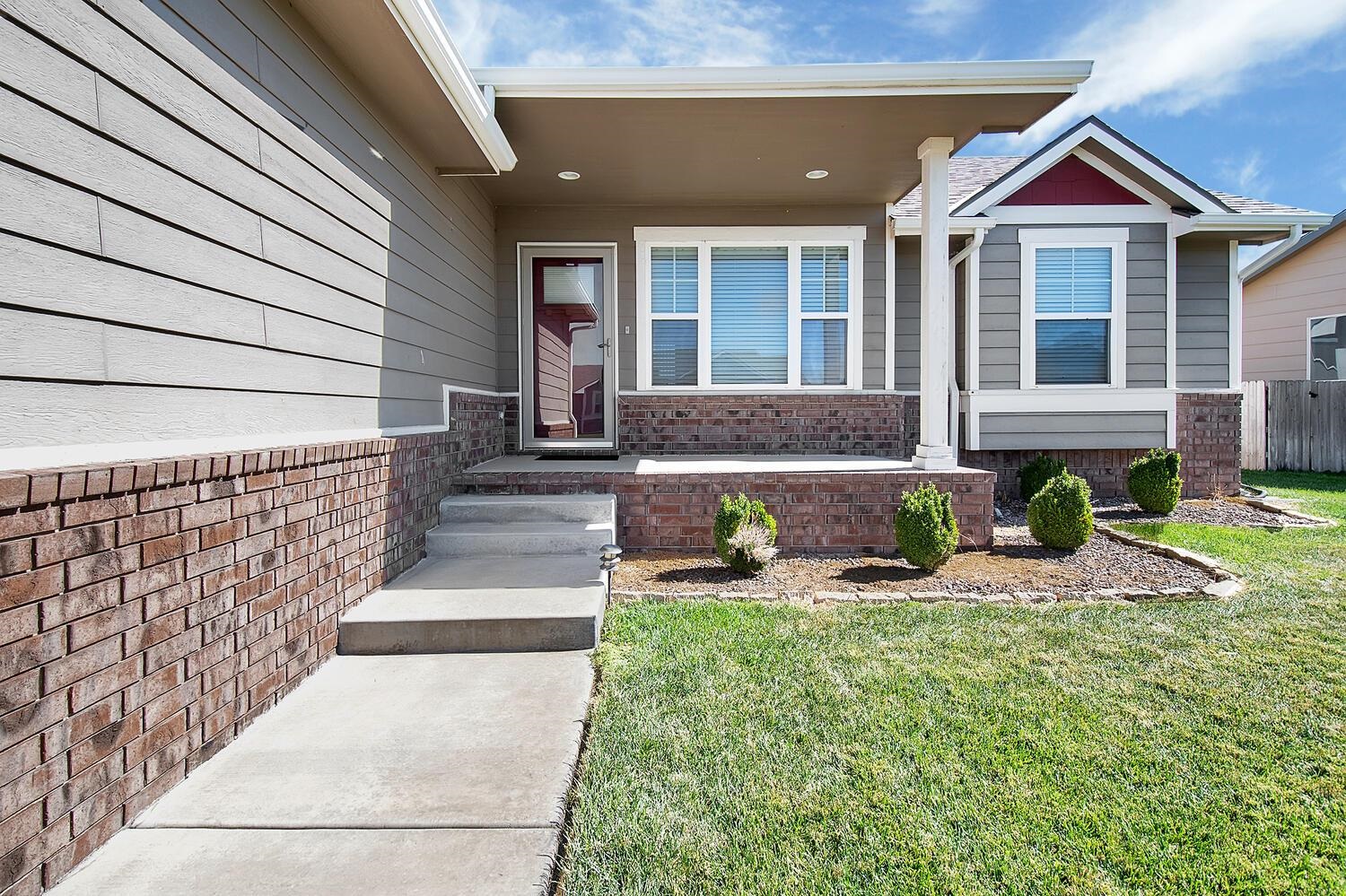 302 Springlake Court Newton, KS 67114 - Photo 3 of 34