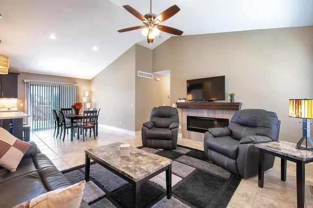 $279,900 | 302 Springlake Court, Newton, KS 67114