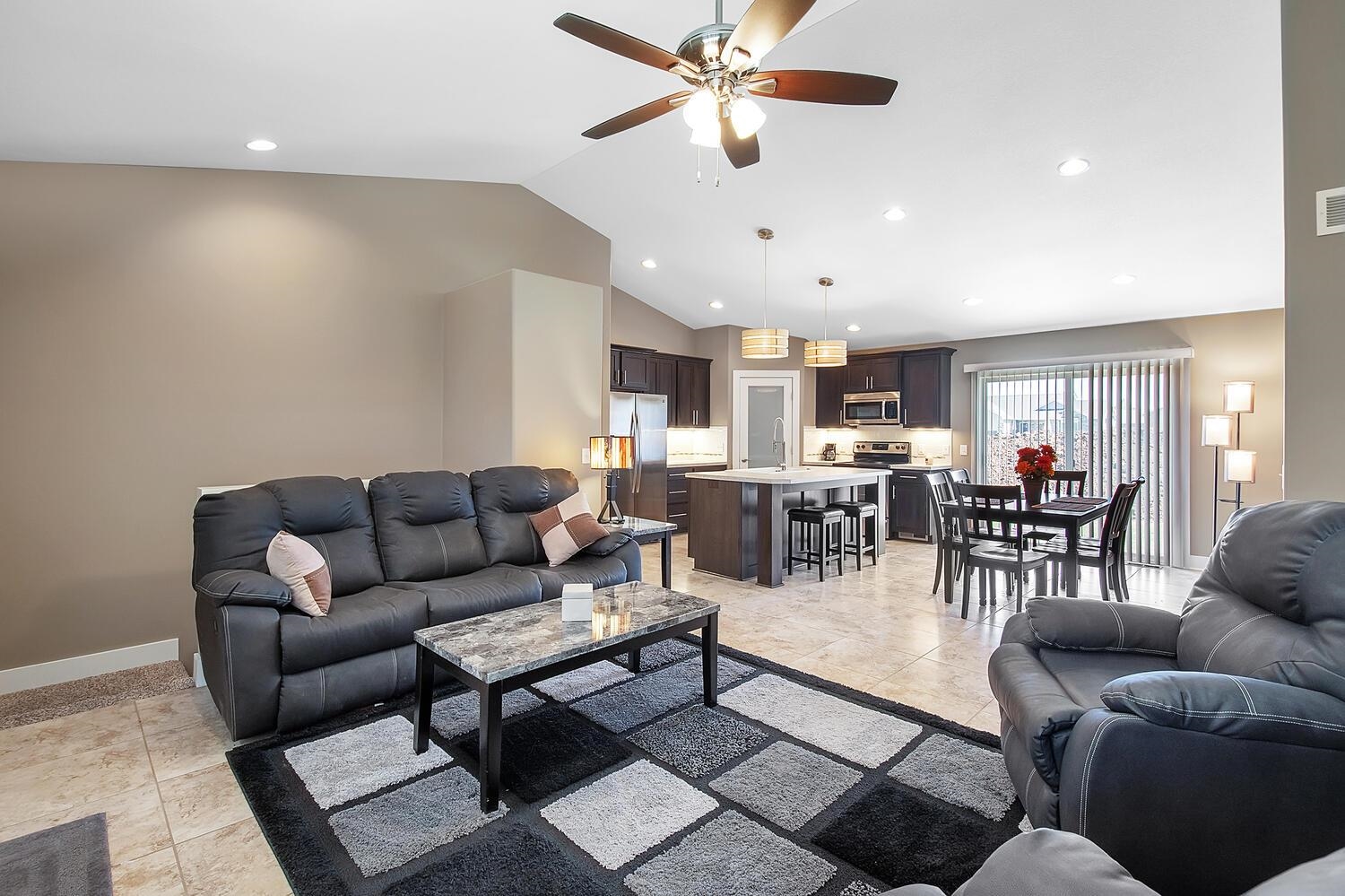 302 Springlake Court Newton, KS 67114 - Photo 7 of 34