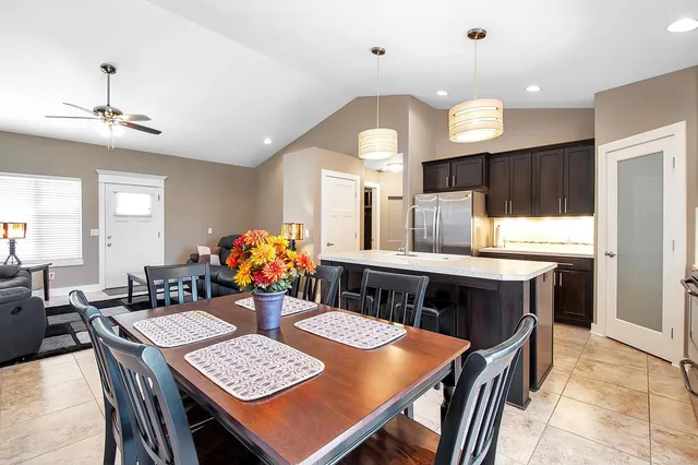 $279,900 | 302 Springlake Court, Newton, KS 67114